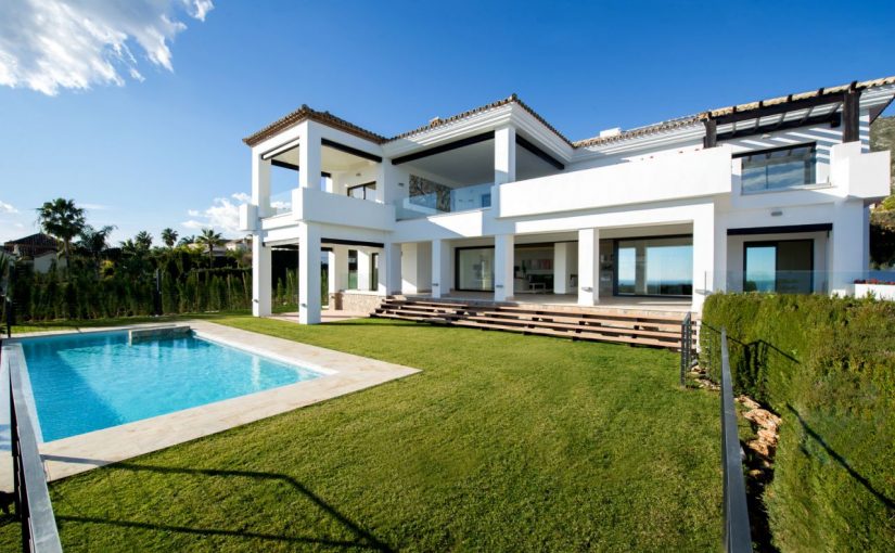 House With Pool